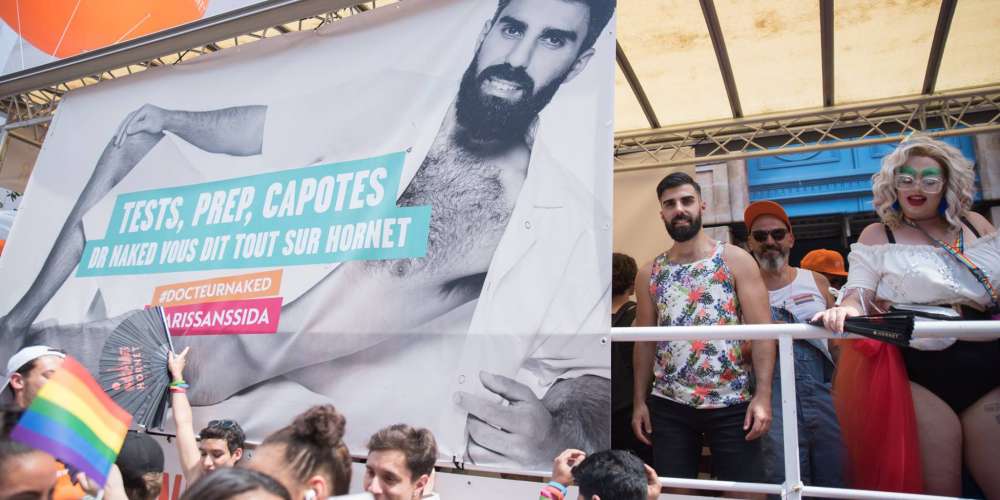 Vidéo: Hornet à la marche des fiertés LGBT de Paris