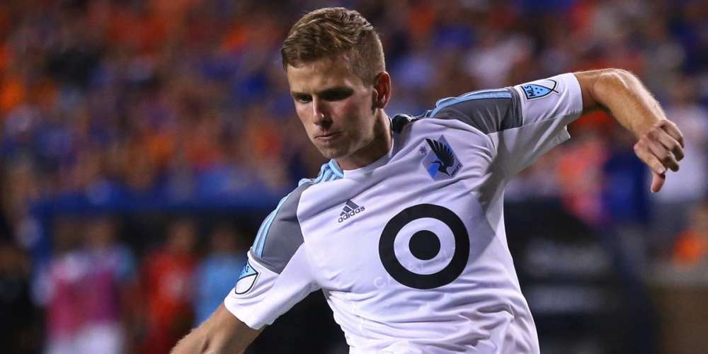 Standing ovation dans le stade pour le footballeur Collin Martin après son coming-out
