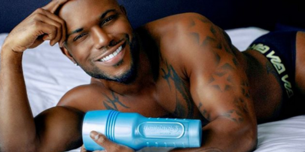 Dotadão: rapper gay Milan Christopher cria réplica do pênis e você pode ter um