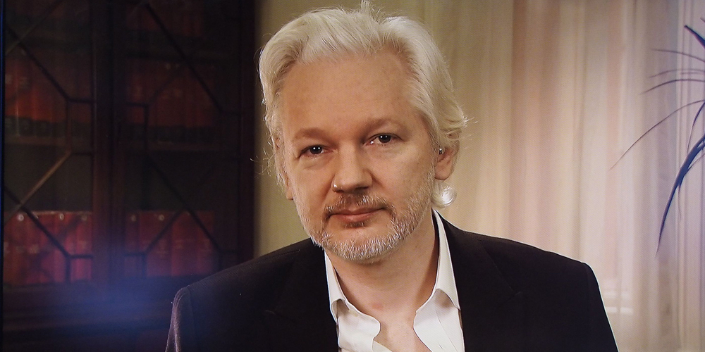 Trans Journalist Publishes Over 11,000 WikiLeaks Chats With Queerphobic, Pro-Trump Comments