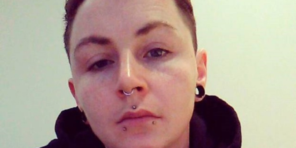 Homem trans receberá indenização de barbeiro que se recusou cortar seu cabelo