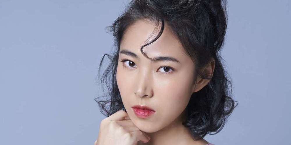 王若琳全新英文專輯《摩登悲劇》 8/8發行 唱莎賓娜勇敢追愛