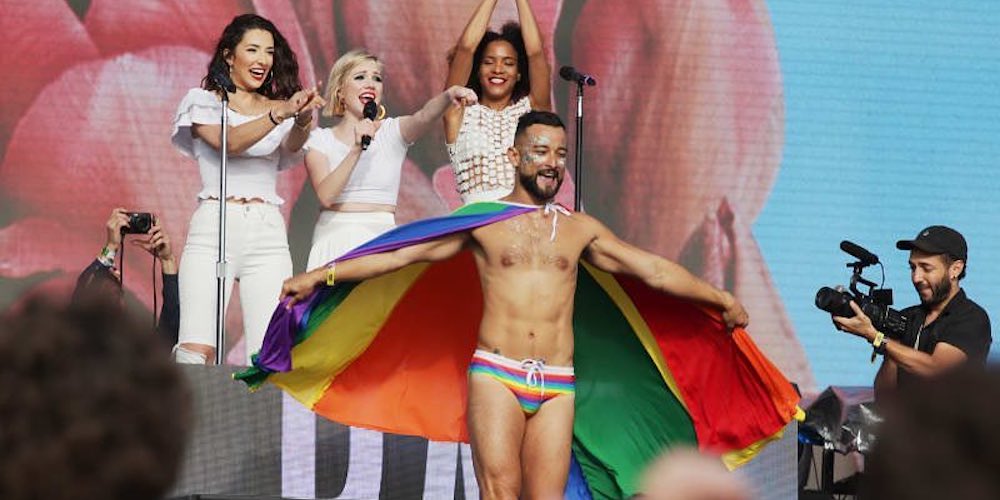This Carly Rae Jepsen Performance of ‘Cut to the Feeling’ Had a Very Special Guest