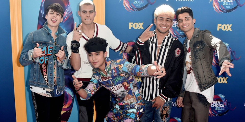 KJ Apa’s Jumpsuit, Nick Cannon’s Abs: 13 Memorable Looks From This Year’s Teen Choice Awards