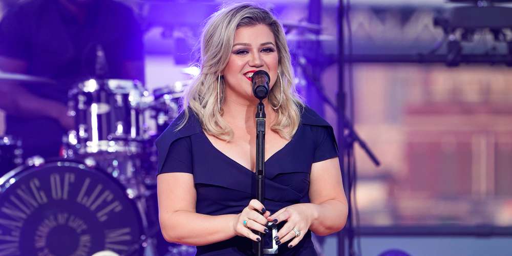 Kelly Clarkson Shuts Down Twitter User Who Called Lesbian Couple’s Marriage a ‘Sin’