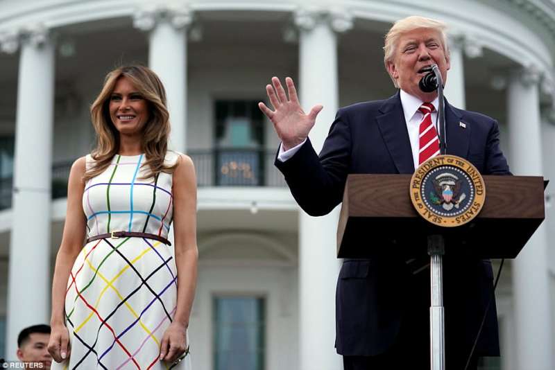 Melania trolls Donald 02