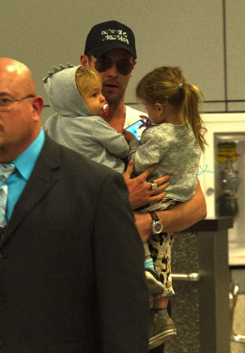 chris hemsworth video image with kids