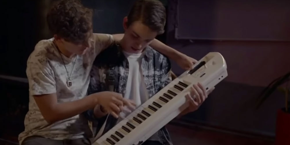 Enamórate del Tierno Romance Adolescente Gay de la Telenovela ‘Mi Marido Tiene Más Familia’