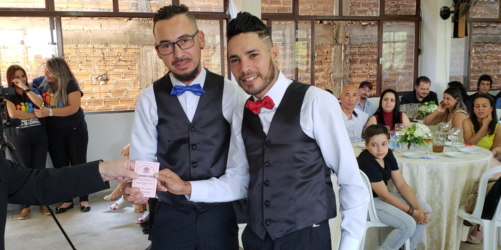 Casamento LGBTI une 7 casais em emocionante cerimônia em Londrina