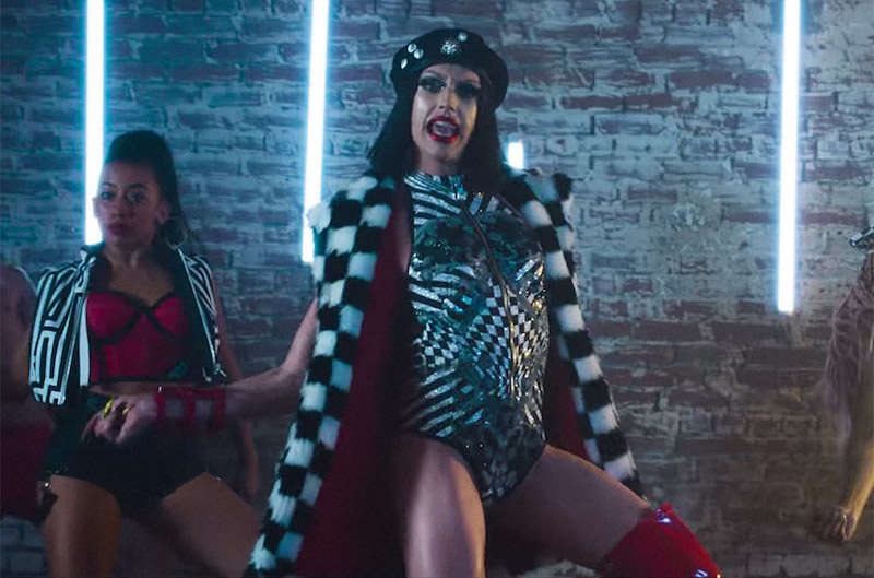 LaGanja Estranja video 02, Look at Me 01