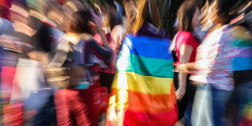 Parlamento suíço aprova criminalização da homofobia e LGBTIs comemoram