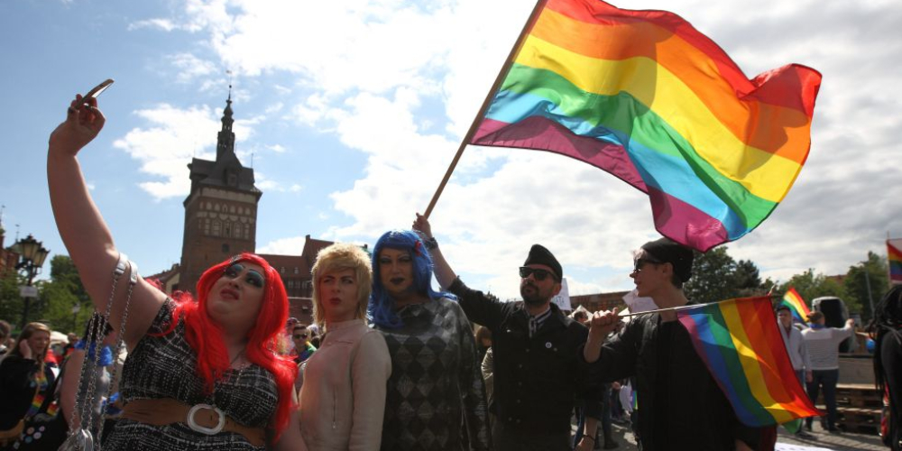 Escolas polonesas cancelam “Dia de tolerância LGBTI” devido à pressão do governo