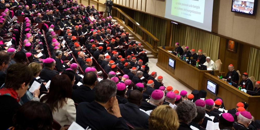 Sínodo recomenda que Igreja Católica acolha os homossexuais