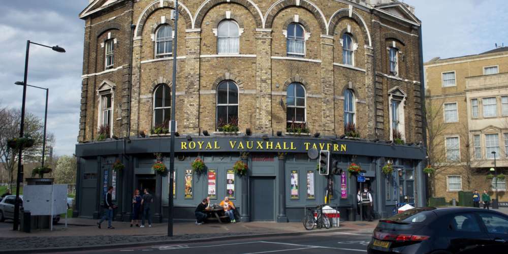 The Daily Sting, Friday: A Gay London Landmark Saved, ‘Clueless’ Remake in the Works