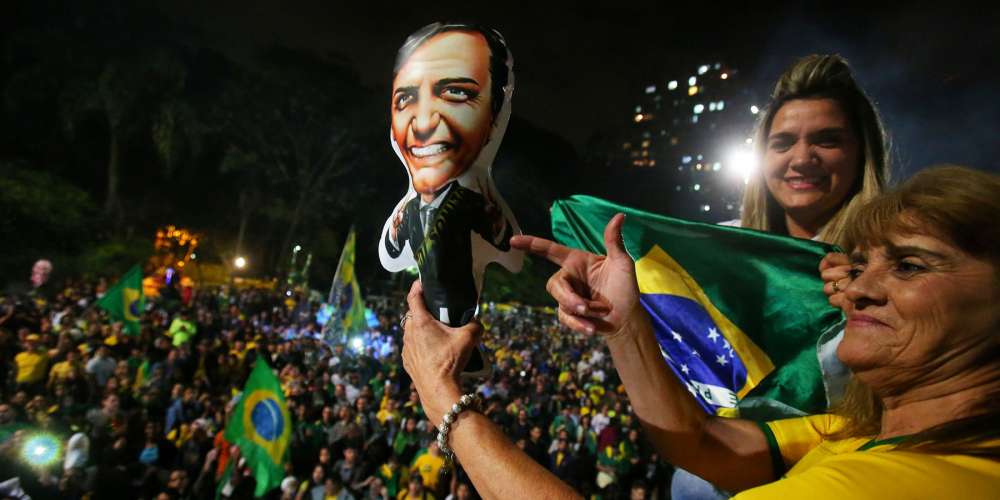 Brésil: La haine homophobe s’est répandue sur les réseaux sociaux dès la nuit suivant l’élection de Bolsonaro