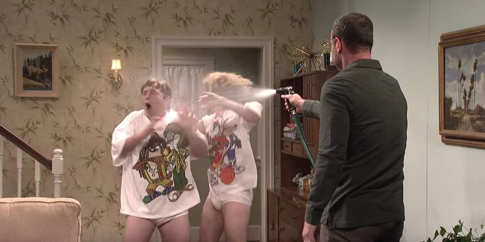 This ‘SNL’ Skit Has It All: Wet Tighty-Whities, a Tender Kiss and ‘Sexy Dad’ Liev Schreiber (Video)