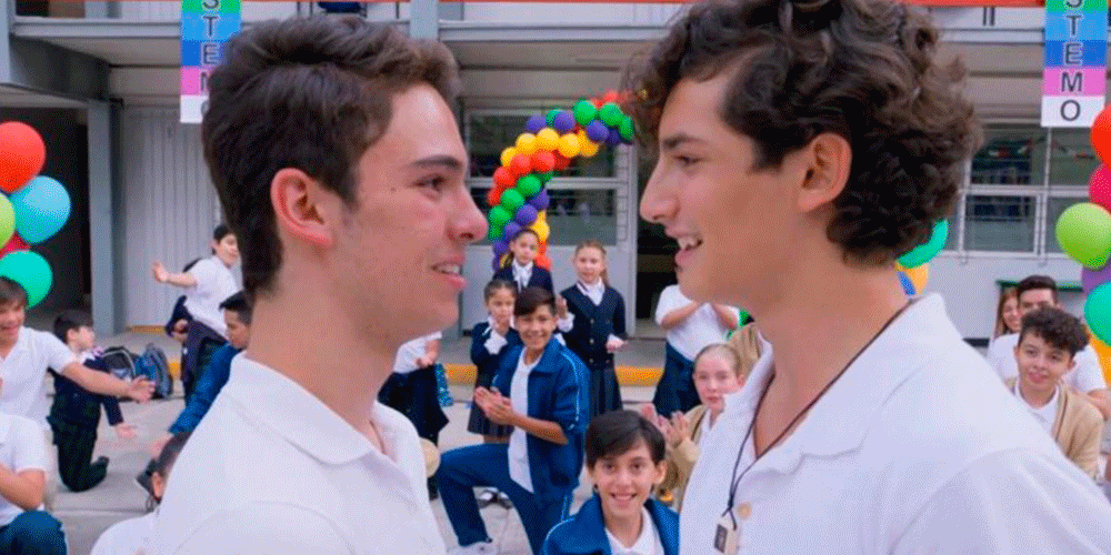 Esta Historia de Amor Gay Adolescente Está Revolucionando la Televisión Mexicana
