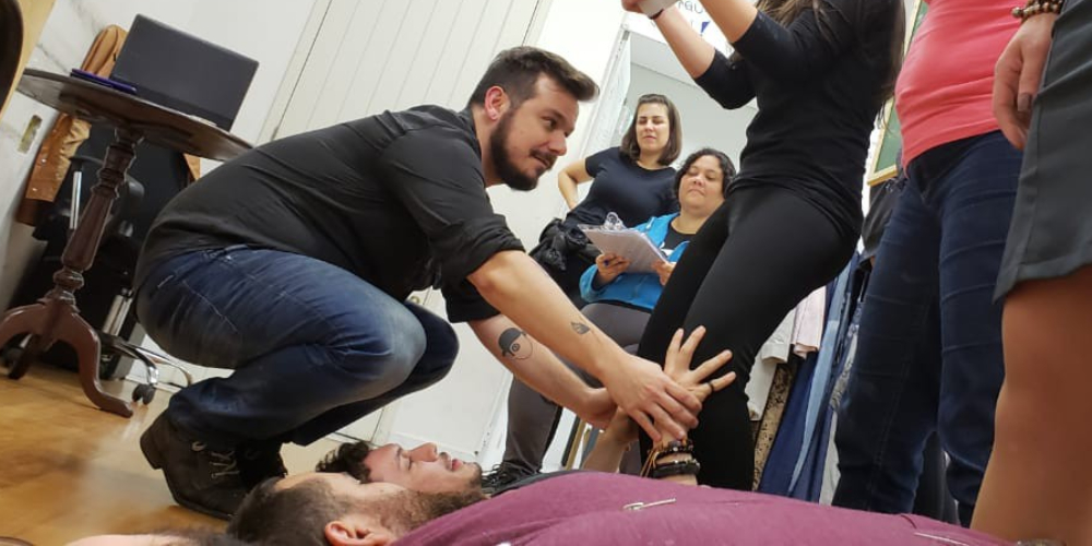 “Christiane F.” traz sexo e drogas aos palcos em resultado de oficina com leitura pós-dramática