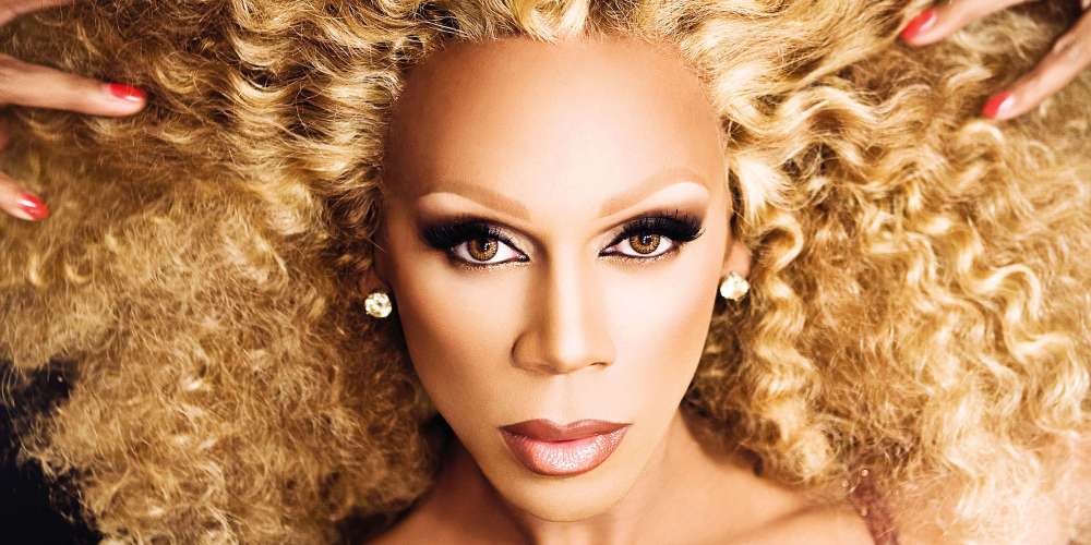 เรื่องคุยช่วงสาย: ‘Drag Race’ โกอินเตอร์และการรีบแต่งงานในบราซิล