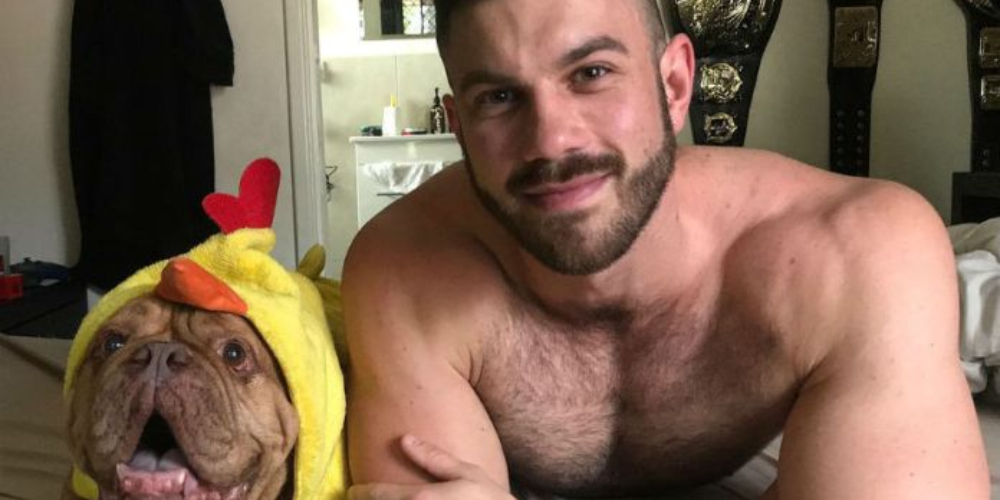 Instituição recusa doação de lutador-ator pornô gay