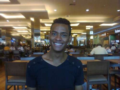 Cabeleireiro gay morre esfaqueado