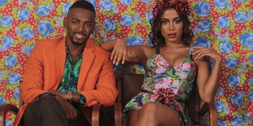 Anitta defende Nego do Borel em show sob gritos de vaia