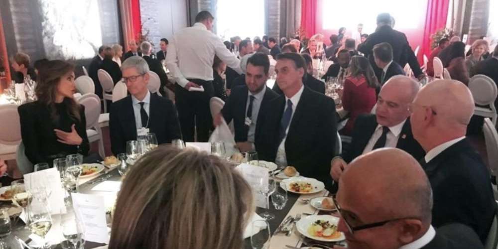 Awkward: Openly Gay Apple CEO Tim Cook Dines With Brazil’s ‘Proud Homophobe’ Bolsonaro