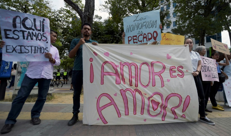 LGBTIs protagonizam beijaço