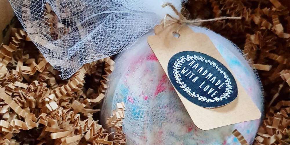 Bath Bomb ตามสั่งลูกยักษ์ที่มาพร้อมกับเซอร์ไพรส์เล็กๆข้างใน