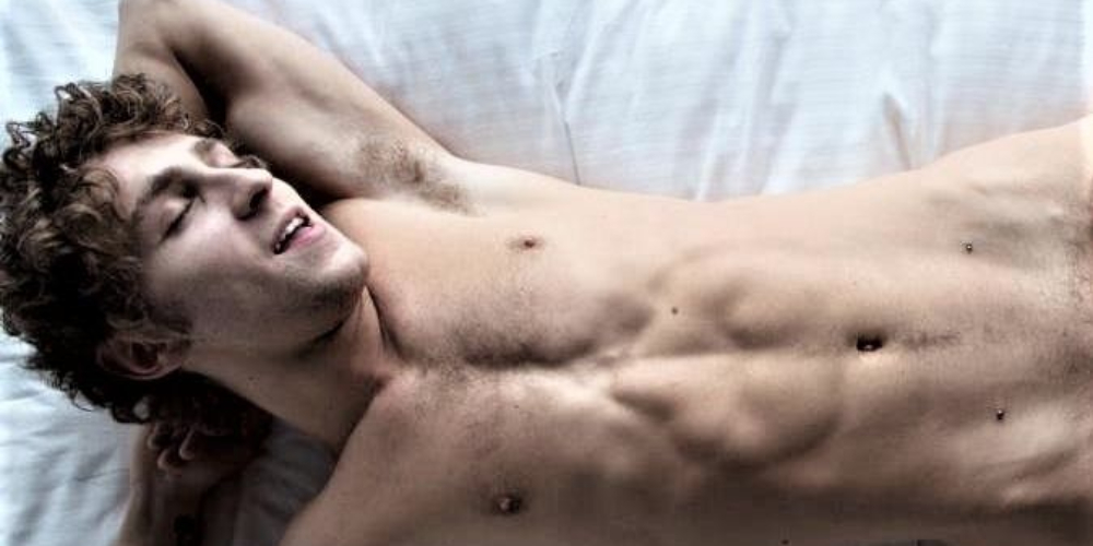 Calvin Banks, ator pornô gay, revela ter sofrido abuso de seu pai na infância