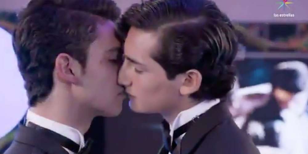 La Adorable Joven Pareja Gay, Aristemo, ¡Finalmente se Besa!