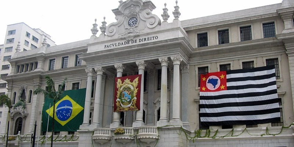 Professor de direito da USP chama casais LGBTs de aberração