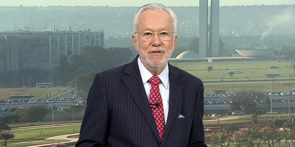 Alexandre Garcia compara distribuição de camisinhas a campanhas de assédio
