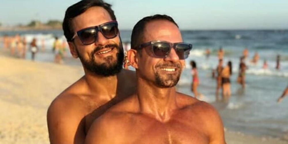 Major do exército responde internautas homofóbicos após foto com marido viralizar