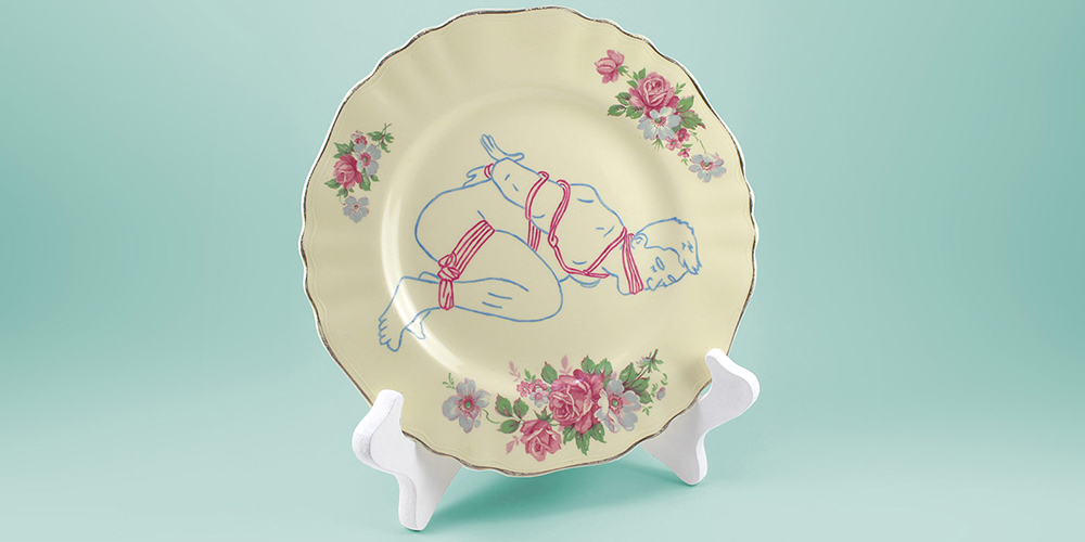 Pansy Ass Ceramics กับแจกัน จาน และกระถางดอกไม้รูปทรงซุกซน