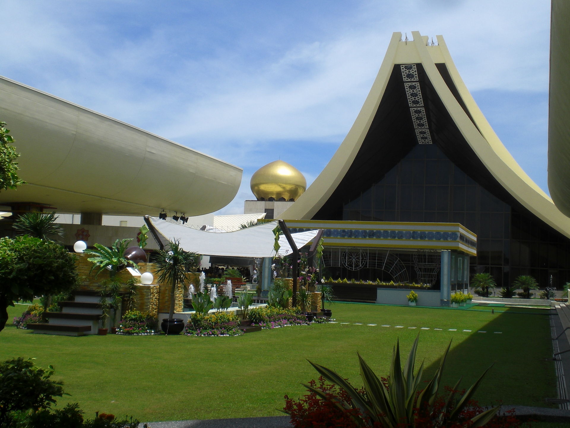 brunei laws sultan home