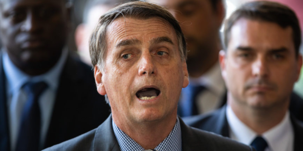 Bolsonaro extingue Conselho Nacional LGBT e Conselho dos Direitos da Pessoa com Deficiência