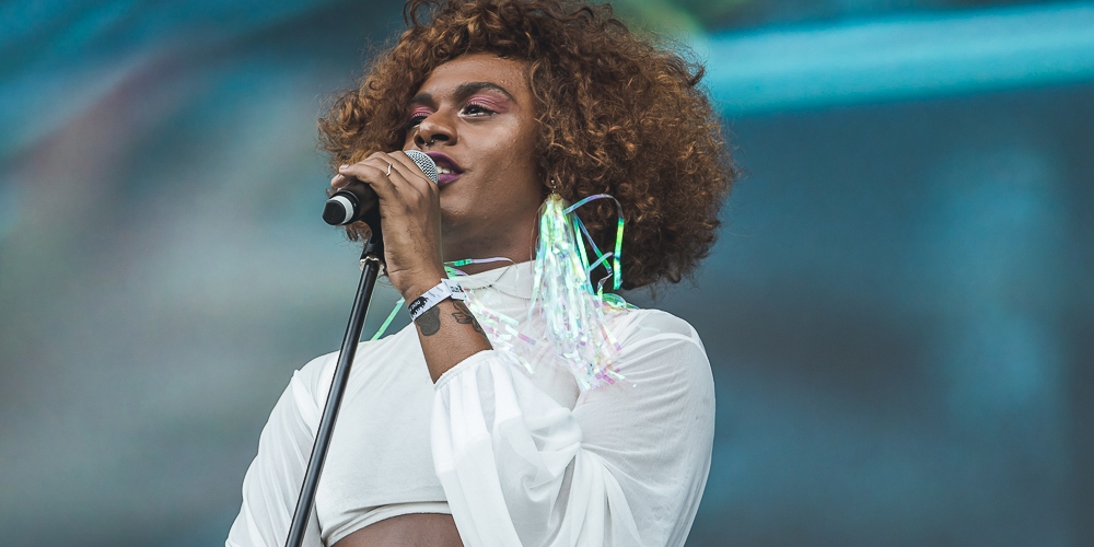 Liniker regrava Forever Young para campanha contra transfobia, assista