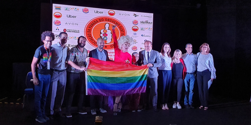 Coletiva de imprensa da Parada LGBT de SP recebe prefeito e apresenta oficialmente tema e programação