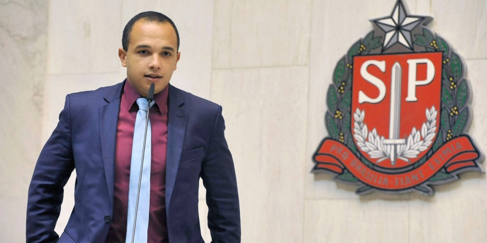 Deputado gay Douglas Garcia é punido por Conselho de Ética por ofensa a transexuais