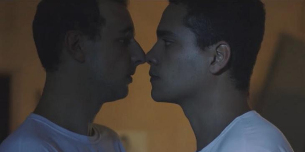Curta brasileiro retrata religioso gay homofóbico que prega cura gay