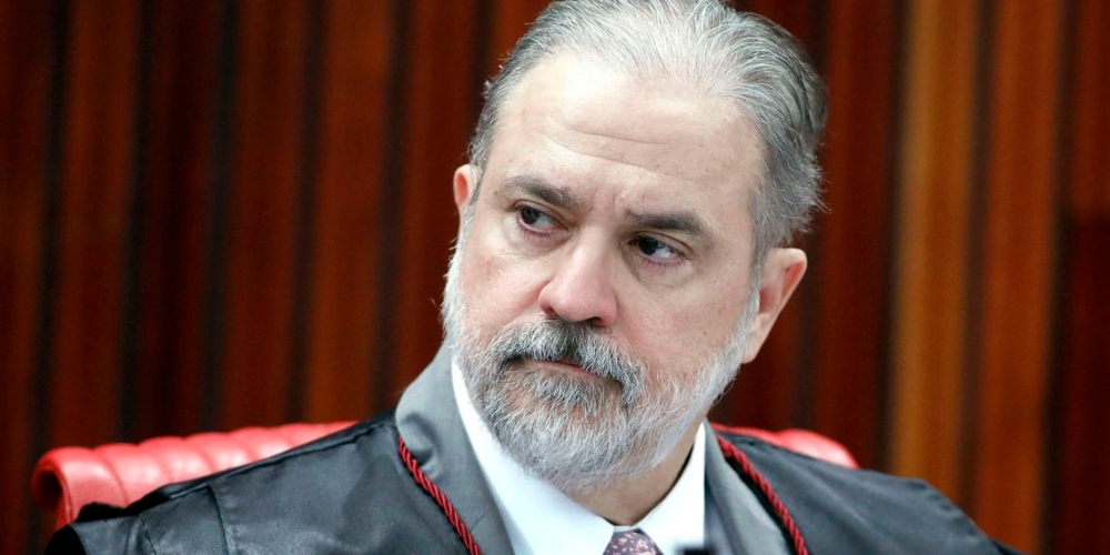 Augusto Aras, indicado de Bolsonaro à PGR, assina termo contra casamento gay