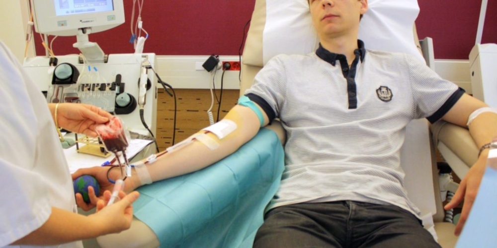 Banco de sangue ilegal é criado por gays e bissexuais em protesto a restrições de doações em Londres