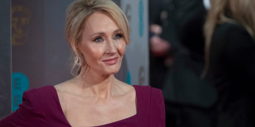 JK Rowling novamente transfóbica, faz declaração em rede social
