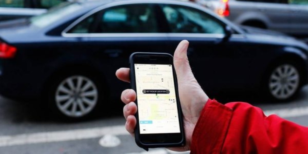 Motorista recusa passageira trans em Uber e é banido da plataforma