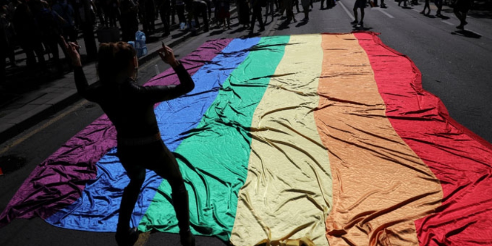 Pessoas LGBT são mais vulneráveis ao coronavírus por três razões, entenda
