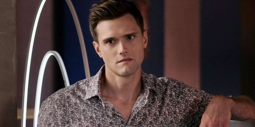 Hartley Sawyer, astro de The Flash é demitido após tweets racistas, machistas e homofóbicos