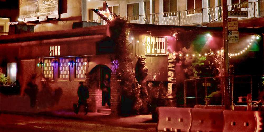 El bar gay más antiguo de San Francisco, The Stallion, recibió un trabajo de pintura beige sin vida después de su cierre