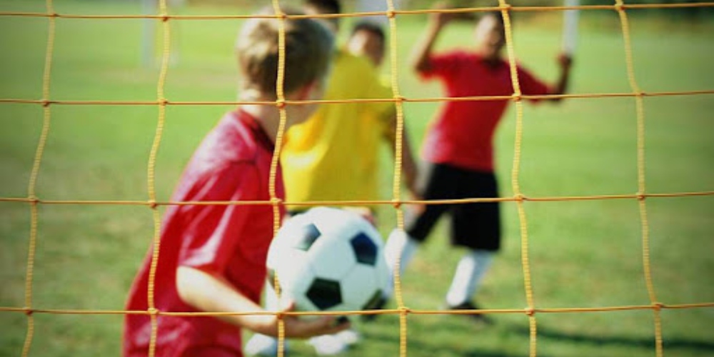 Criança gay e a educação física na escola: os traumas do futebol