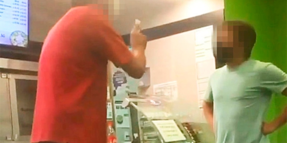 (Vídeo) Professor sofre ataque homofóbico por defender mulher de racismo